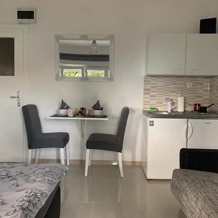 Studio Apartman Miko Имотски Экстерьер фото
