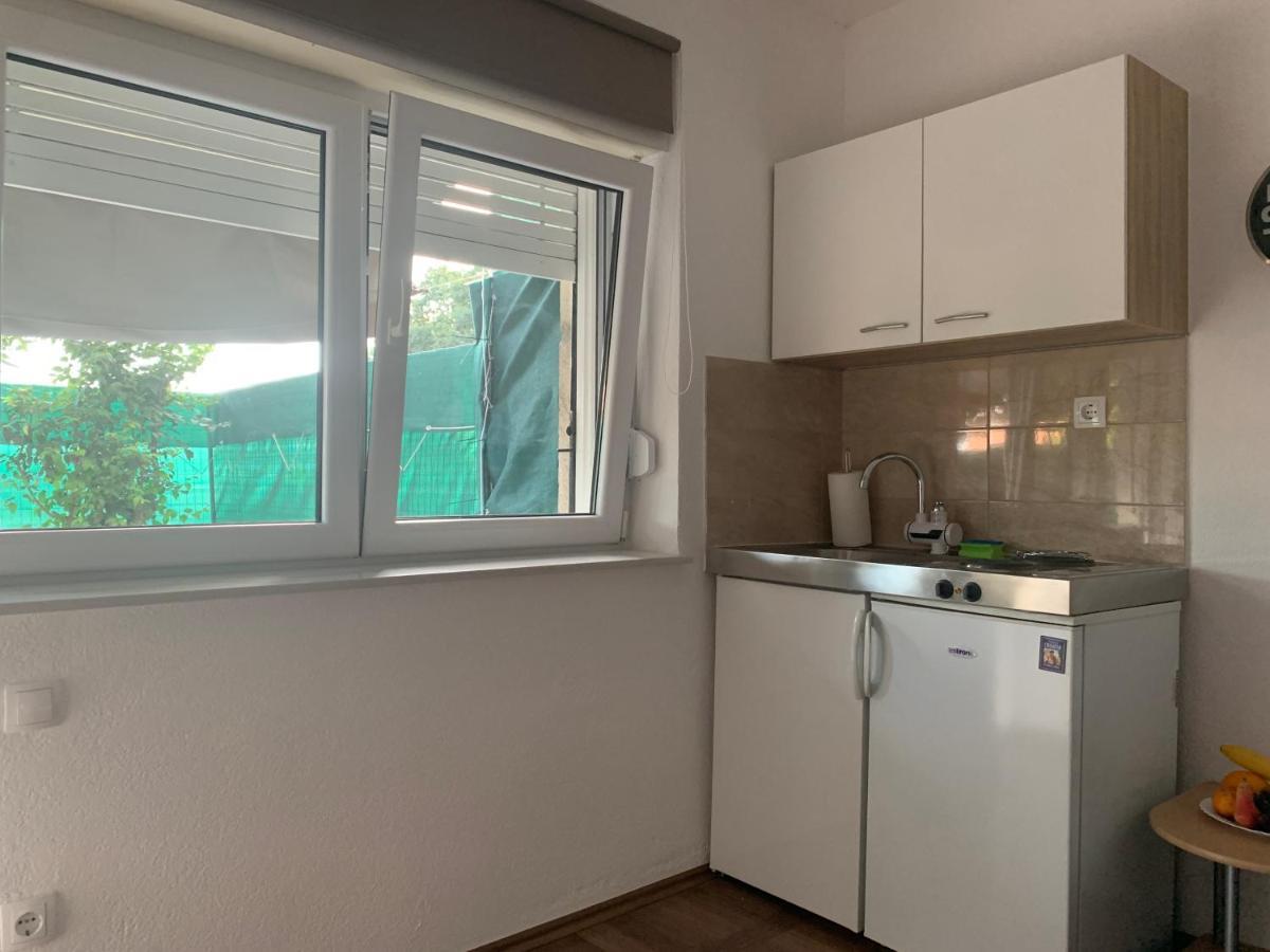 Studio Apartman Miko Имотски Экстерьер фото