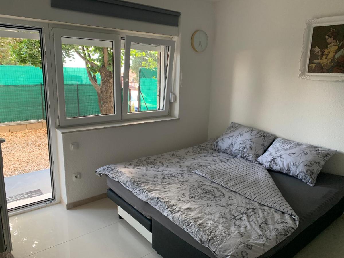 Studio Apartman Miko Имотски Экстерьер фото