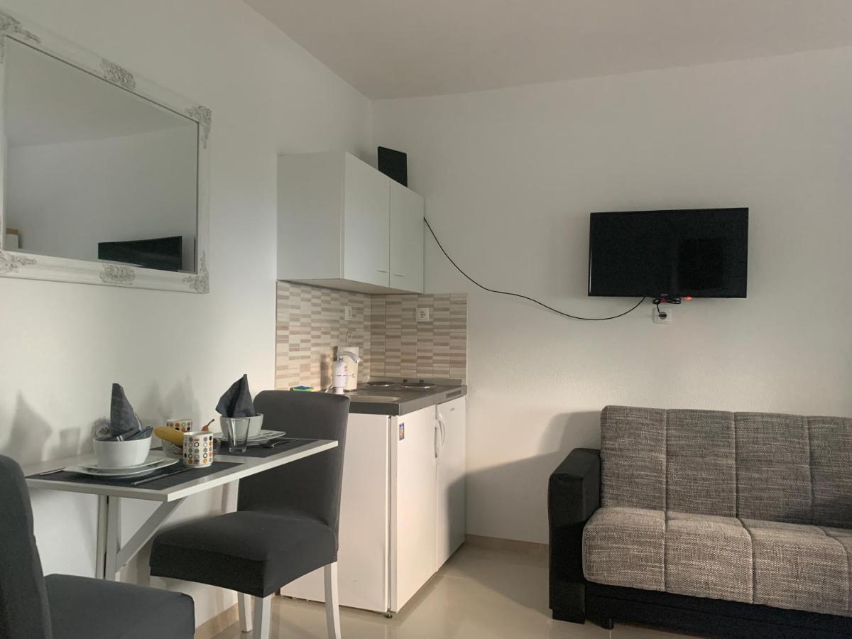 Studio Apartman Miko Имотски Экстерьер фото