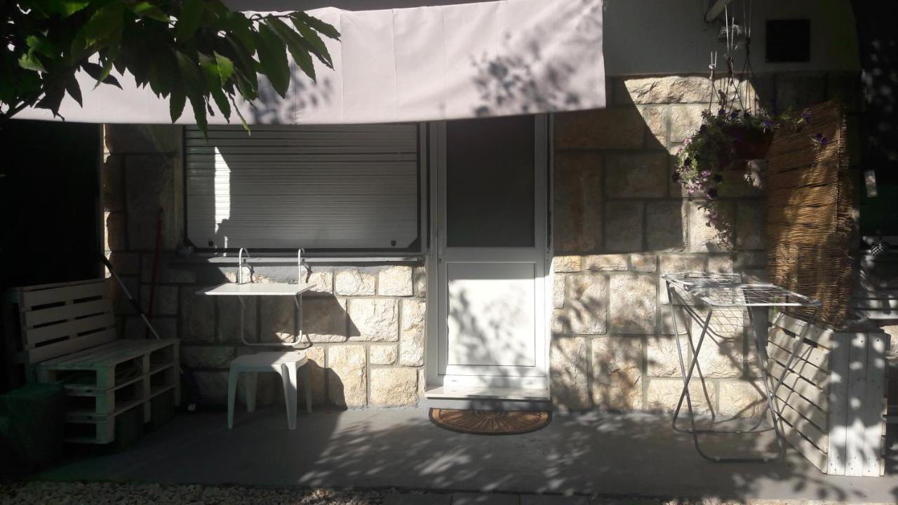 Studio Apartman Miko Имотски Экстерьер фото