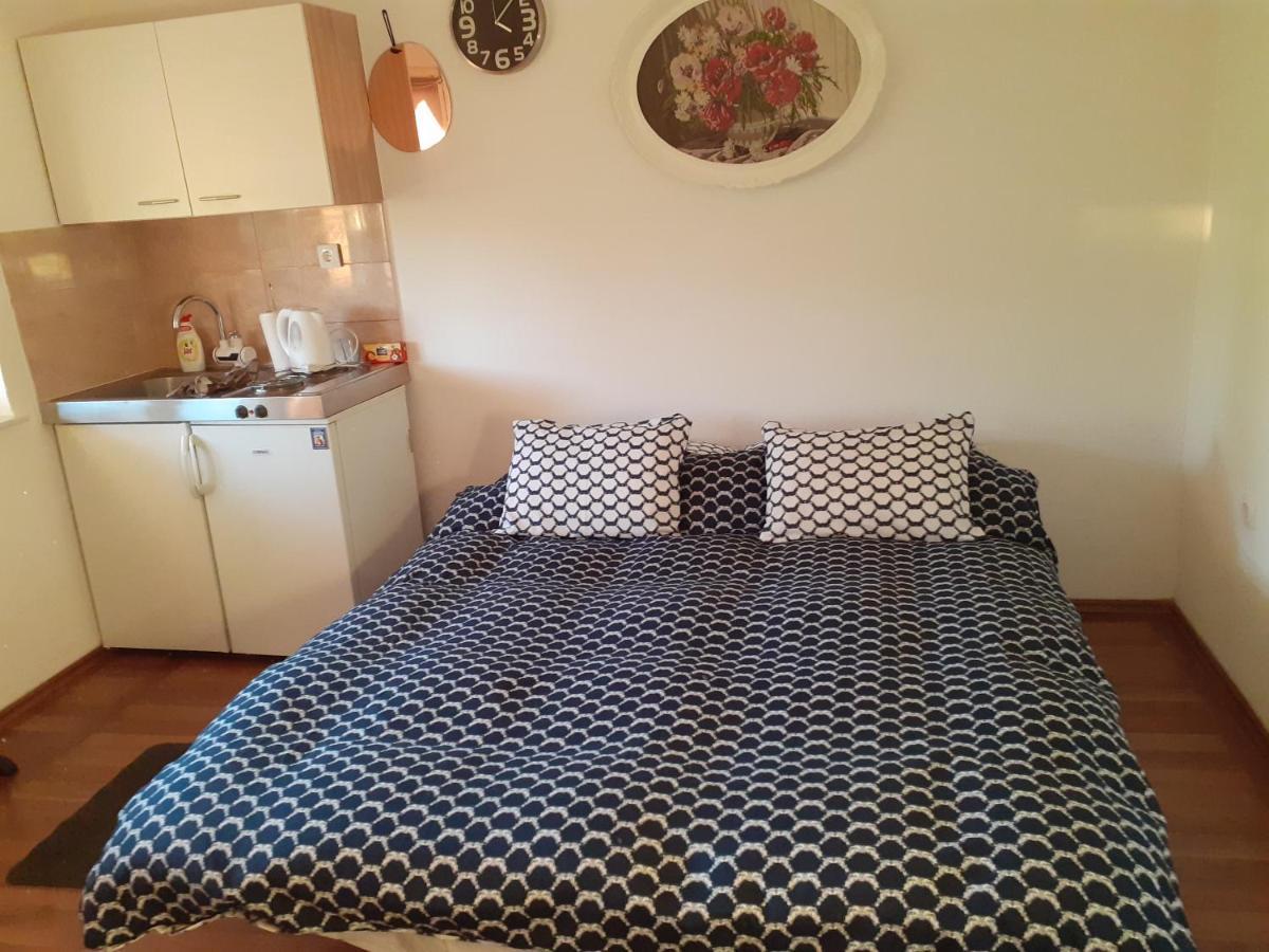 Studio Apartman Miko Имотски Экстерьер фото