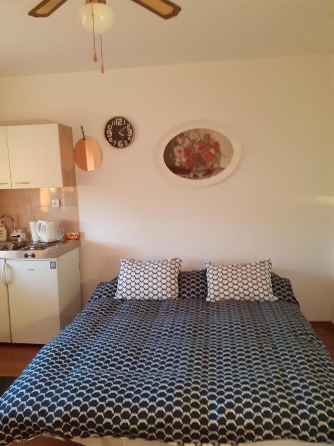Studio Apartman Miko Имотски Экстерьер фото
